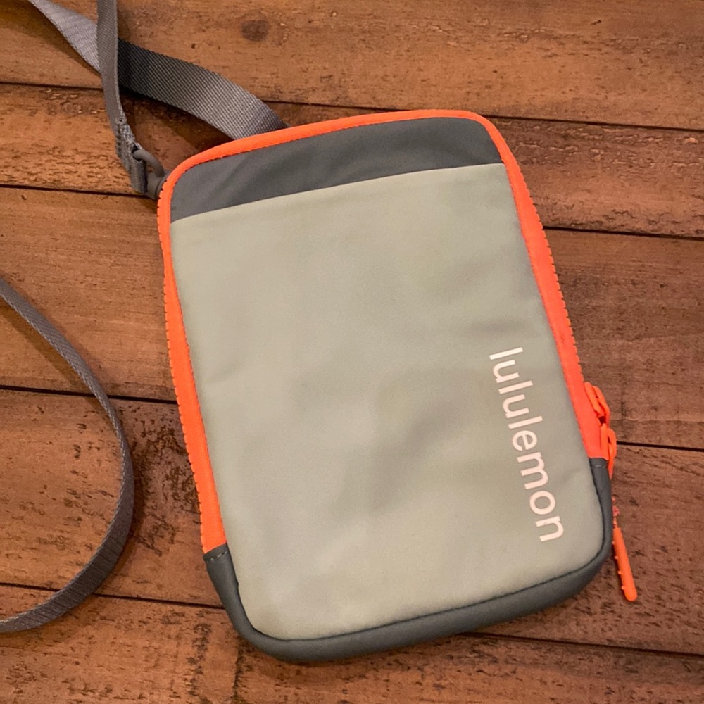 Lululemon Easy Access Crossbody Bag